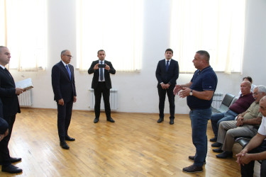 Rayon İcra Hakimiyyətinin başçısı Badamdar qəsəbəsində sakinlərlə səyyar görüş keçirmişdir