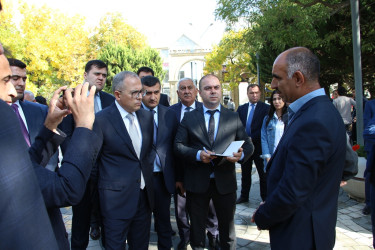 Rayon İcra Hakimiyyətinin başçısı Badamdar qəsəbəsində sakinlərlə səyyar görüş keçirib