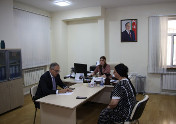 Rayon İcra Hakimiyyətinin başçısı Vətən müharibəsi şəhidi Məmmədzadə Əli Turan oğlunun ailə üzvləri ilə görüş keçirmişdir