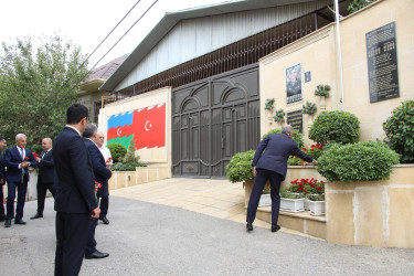 Rayon İcra Hakimiyyətinin başçısı ADA Universitetinə qəbul olan şəhid qızının ailəsini ziyarət edib