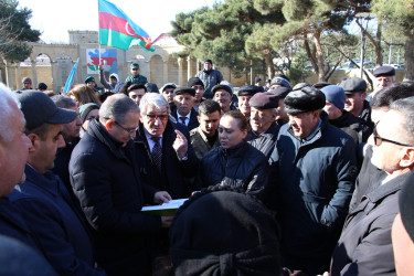 Rayon İcra Hakimiyyətinin başçısının Badamdar qəsəbəsi Heydər Əliyev parkında sakinlərlə görüşü