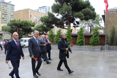 Rayon İcra Hakimiyyətinin başçısı “Şəhidlər” abidə kompleksini ziyarət etdi