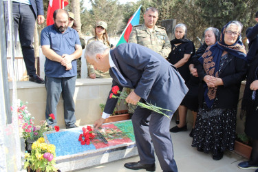 İsmayıl Hüseynovun Vətən müharibəsində şəhid olmasının ildönümü münasibətilə məzarı ziyarət olundu