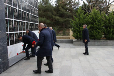 Rayon İcra Hakimiyyətinin başçısı “Şəhidlər" abidəsini ziyarət etmişdir