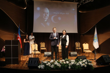 Beynəlxalq Muğam Mərkəzində Ümummilli Lider Heydər Əliyevin anadan olmasının 103-cü ildönümünə həsr olunmuş tədbir keçirilmişdir