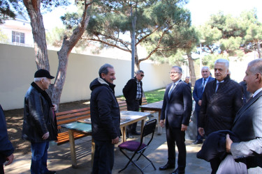 Rayon İcra Hakimiyyətinin başçısı Heydər Əliyev parkında sakinlərlə görüş keçirib