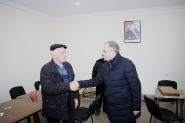 Rayon İcra Hakimiyyətinin başçısı 20-ci sahə yaşayış massivində yerləşən “Veteranlar parkı"nda sakinlərlə görüş keçirib