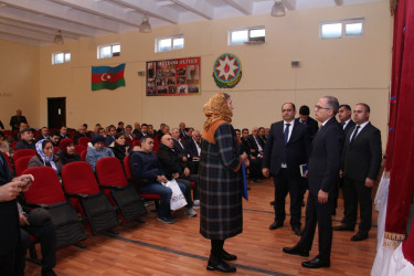 Rayon İcra Hakimiyyətinin başçısı Badamdar qəsəbəsində sakinlərlə səyyar görüş keçirib