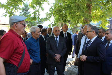 Rayon İcra Hakimiyyətinin başçısı 20-ci sahə yaşayış massivində yerləşən “Veteranlar parkı"nda  sakinlərlə səyyar görüş keçirib