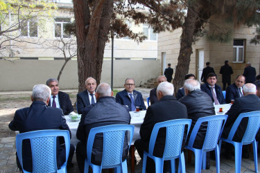 Rayon İcra Hakimiyyətinin başçısı Heydər Əliyev parkında sakinlərlə görüş keçirib