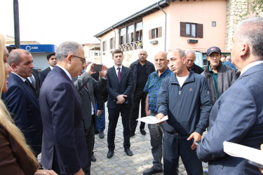 Rayon İcra Hakimiyyətinin başçısı Bibiheybət qəsəbəsində sakinlərlə səyyar görüş keçirib