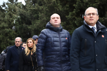 20 Yanvar faciəsinin 36-cı ildönümü ilə əlaqədar Səbail Rayon İcra Hakimiyyətinin başçısı və kollektivi Şəhidlər xiyabanını ziyarət ediblər