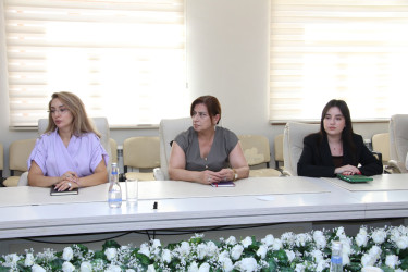 Səbail rayonunda qəbul imtahanında yüksək bal toplayan məzunlarla görüş keçirilib