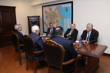 Səbail rayon Ağsaqqallar şurasının sədri Baba Bayramlı 75 illik yubileyi münasibətilə təbrik olundu