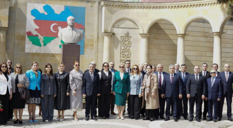 Beynəlxalq Muğam Mərkəzində Ümummilli Lider Heydər Əliyevin anadan olmasının 103-cü ildönümünə həsr olunmuş tədbir keçirilmişdir