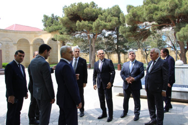 Rayon İcra Hakimiyyətinin başçısı Heydər Əliyev parkında sakinlərlə görüş keçirib