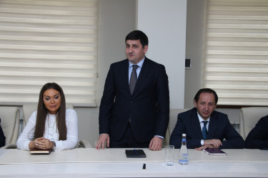 Rayon İcra Hakimiyyətinin başçısı Vuqar Zeynalov RİHBA-nın sektor müdiri Qabil Vahidovu yubileyi münasibətilə təbrik etmişdir