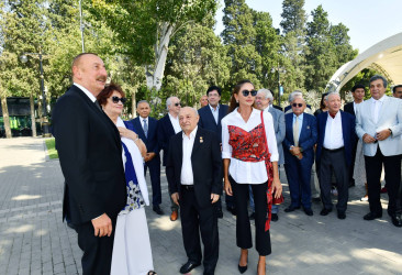 Bakının Dənizkənarı Milli Parkında dünyaşöhrətli müğənni Müslüm Maqomayevin abidəsinin açılışı olub