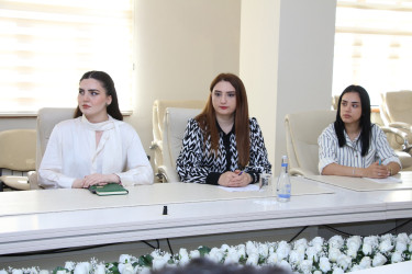 Səbail rayonunda qəbul imtahanında yüksək bal toplayan məzunlarla görüş keçirilib