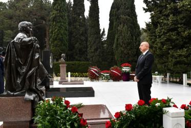 Azərbaycan Respublikasının Prezidenti cənab İlham Əliyev görkəmli oftalmoloq-alim, akademik Zərifə xanım Əliyevanın məzarını ziyarət etmişdir