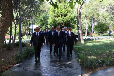 Rayon İcra Hakimiyyətinin başçısı Qafur Məmmədovun adını daşıyan parka baxış keçirmiş və sakinlərin müraciətlərini dinləmişdir