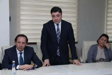 Rayon İcra Hakimiyyətinin başçısı Vuqar Zeynalov RİHBA-nın sektor müdiri Qabil Vahidovu yubileyi münasibətilə təbrik etmişdir