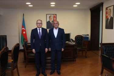Rayon İcra Hakimiyyətinin başçısı Vətən müharibəsi şəhidi mayor İlkin Əhədzadənin atası ilə görüş keçirmişdir