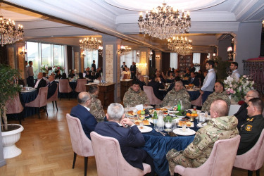 Səbail rayonunda Ümummilli Liderin anım günü ilə əlaqədar ehsan süfrəsi təşkil olunub