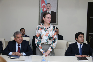 Rayon İcra Hakimiyyətinin başçısı Vuqar Zeynalov RİHBA-nın əməkdaşı Yeganə Məmmədovanı yubileyi münasibətilə təbrik etmişdir