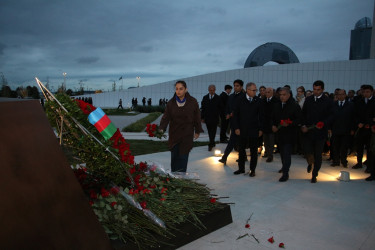 27 sentyabr - Anım Gününün beşinci ildönümü ilə əlaqədar Zəfər parkı ziyarət olundu