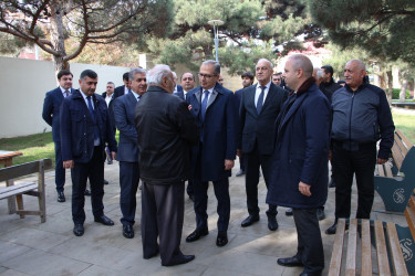 Rayon İcra Hakimiyyətinin başçısı Heydər Əliyev parkında sakinlərlə görüş keçirib