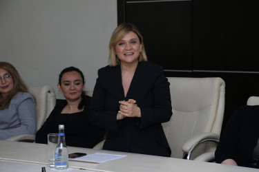 Rayon İcra Hakimiyyətinin başçısı Vuqar Zeynalov RİHBA-nın sektor müdiri Qabil Vahidovu yubileyi münasibətilə təbrik etmişdir