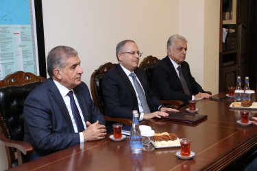 Səbail rayon Ağsaqqallar şurasının sədri Baba Bayramlı 75 illik yubileyi münasibətilə təbrik olundu
