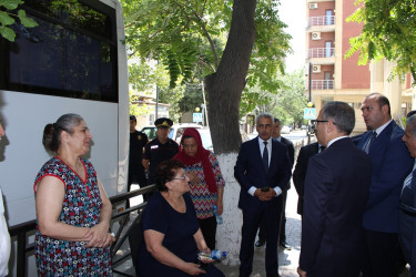 Rayon İcra Hakimiyyətinin başçısı Bayıl yaşayış massivi, Ziya Yusifzadə küçəsində sakinlərlə səyyar görüş keçirib