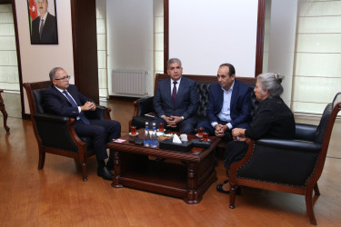 Rayon İcra Hakimiyyətinin başçısı Vətən müharibəsi şəhidi Əli Tağıyevin ailə üzvləri ilə görüş keçirmişdir