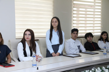 Səbail rayonunda qəbul imtahanlarında yüksək nəticə göstərən məzunlarla görüş keçirilmişdir