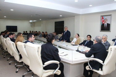 Rayon İcra Hakimiyyətinin başçısı Vuqar Zeynalov RİHBA-nın sektor müdiri Qabil Vahidovu yubileyi münasibətilə təbrik etmişdir