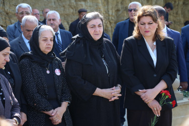 Şükürlü Nicat Ayaz oğlunun şəhid olmasının ildönümü ilə bağlı məzarı ziyarət olundu