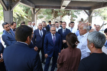 Rayon İcra Hakimiyyətinin başçısı tərəfindən Fəhlə əlləri parkında sakinlərlə səyyar görüş keçirilib