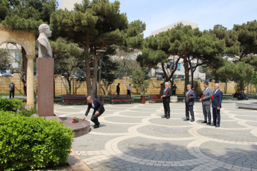 Rayon İcra Hakimiyyətinin başçısı Heydər Əliyev parkında sakinlərlə görüş keçirib