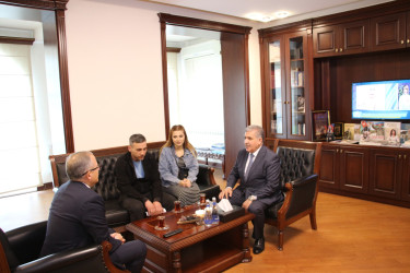 Rayon İcra Hakimiyyətinin başçısı Vətən müharibəsi şəhidi İsmayıl Hüseynovun ailə üzvləri ilə görüş keçirmişdir