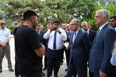 Rayon İcra Hakimiyyətinin başçısı Badamdar qəsəbəsində sakinlərlə səyyar görüş keçirib