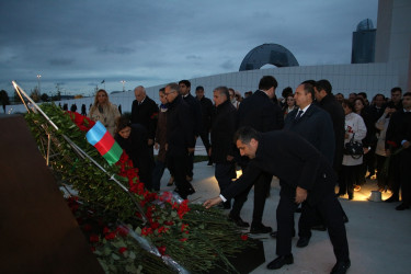 27 sentyabr - Anım Gününün beşinci ildönümü ilə əlaqədar Zəfər parkı ziyarət olundu