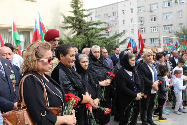 Səbail rayonu 239 nömrəli məktəbdə şəhidlərin xatirə lövhələrinin açılış mərasimi keçirilib