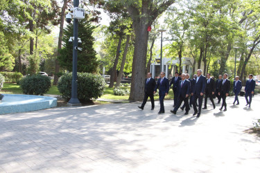 Rayon İcra Hakimiyyətinin başçısı Qafur Məmmədovun adını daşıyan parka baxış keçirmiş və sakinlərin müraciətlərini dinləmişdir