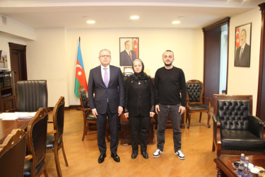 Rayon İcra Hakimiyyətinin başçısı Vətən müharibəsi şəhidi Vüsal Teymurovun ailə üzvləri ilə görüş keçirmişdir
