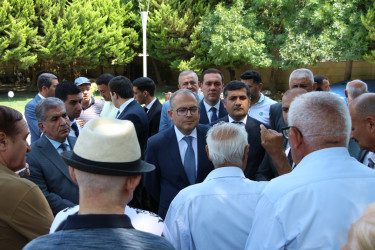 Rayon İcra Hakimiyyətinin başçısı Badamdar qəsəbəsində sakinlərlə səyyar görüş keçirib