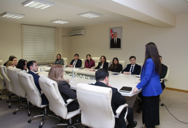 Səbail Rayon İcra Hakimiyyətində “Dövlət orqanlarında inzibati vəzifələrin tutulması şərtləri və qaydaları” mövzusunda təlim keçirilmişdir