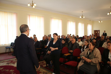 Rayon İcra Hakimiyyətinin başçısı Ö.F.Nemanzadə küçəsində sakinlərlə səyyar qəbul keçirmişdir