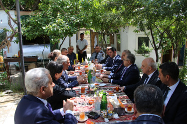 Rayon İcra Hakimiyyətinin başçısı şəhidlərin ailə üzvləri ilə görüş keçirmişdir